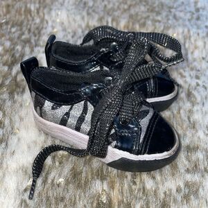 5 for $25🔥Koala Kids Silver Zebra‎ Striped Sneakers Girls Size 3